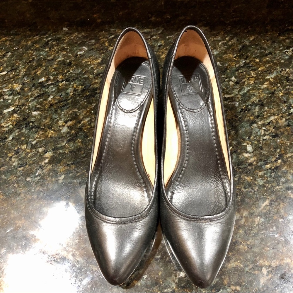 ❌SOLD❌ FRYE Regina Pump - Size 8